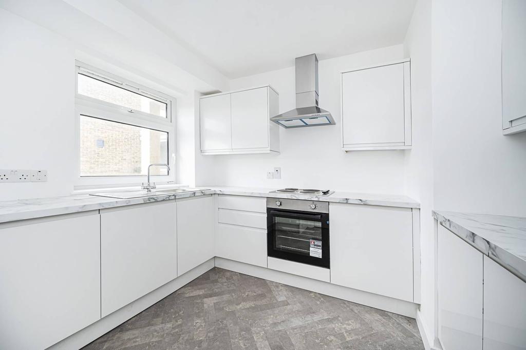 Gale Street, Bow, London, E3 2 bed maisonette - £350,000