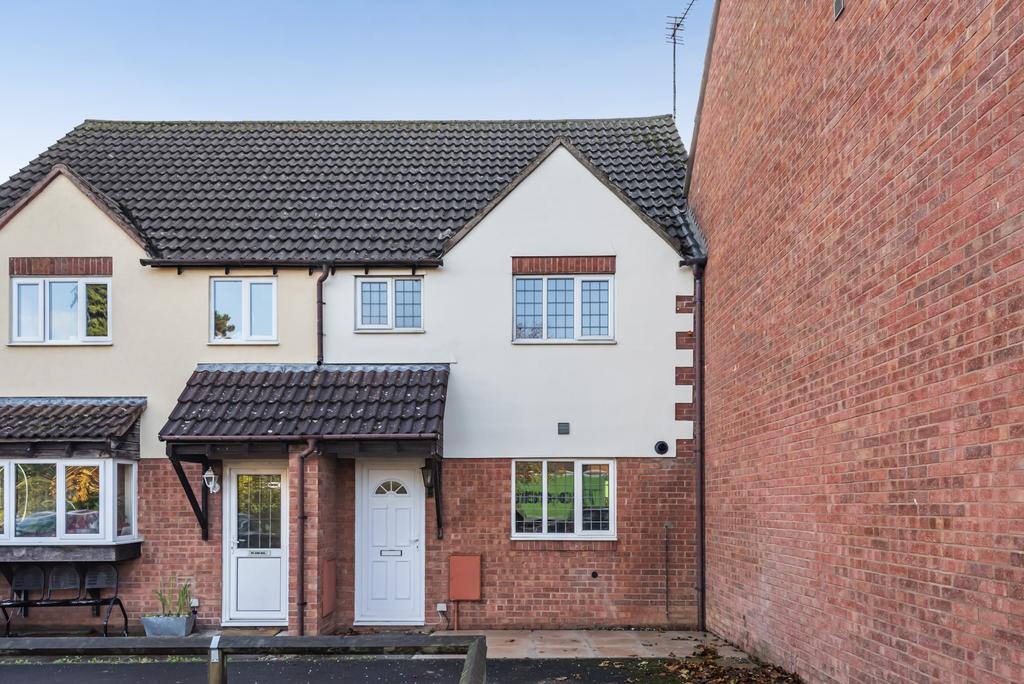 Grange Court, Tewkesbury, GL20 3 bed terraced house £895 pcm (£207 pw)