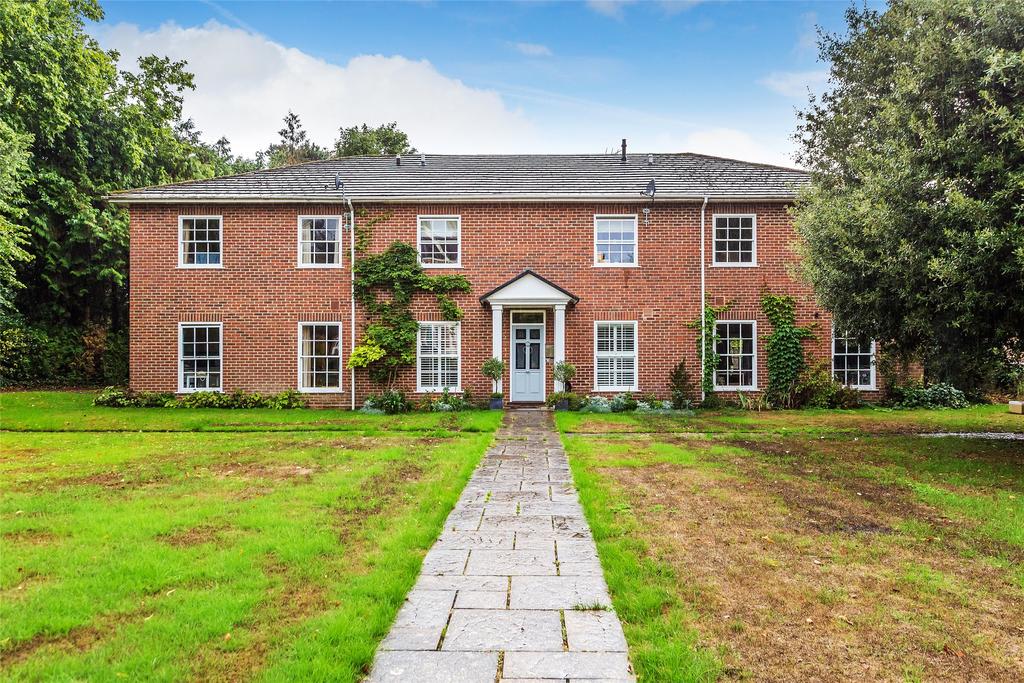 Rose Hill, Dorking, RH4 3 bed end of terrace house £750,000