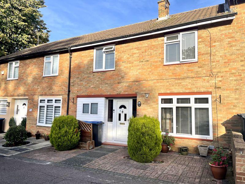 Chapel Fields, Harlow 3 bed terraced house £350,000