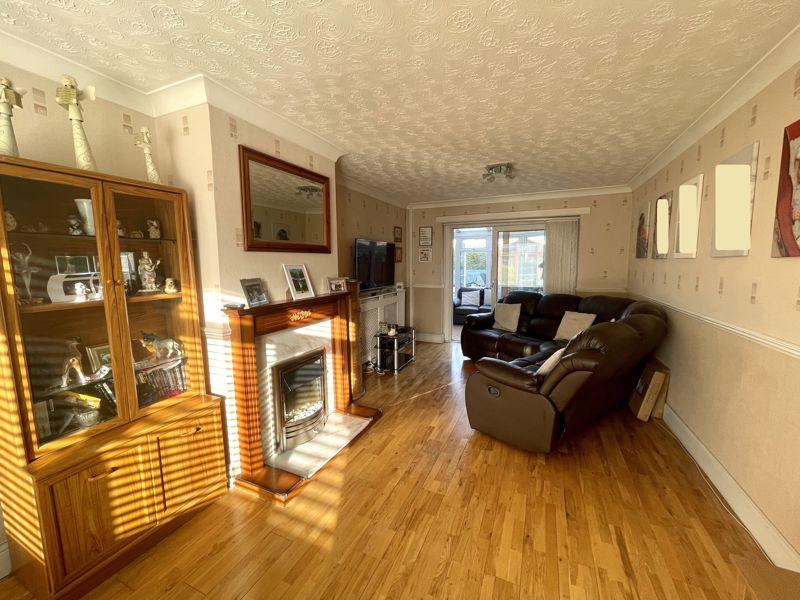 Chapel Fields, Harlow 3 bed terraced house £350,000