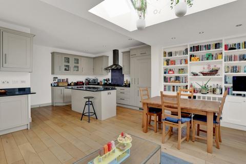 13 Raymond Avenue, London, W13 9UY