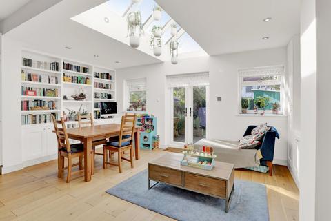 13 Raymond Avenue, London, W13 9UY