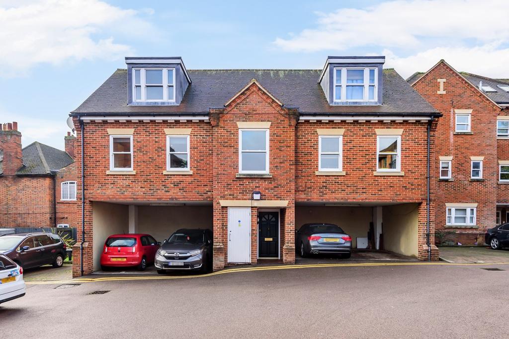 Wallace Court, Bancroft, Hitchin, SG5 2 bed flat for sale £355,000