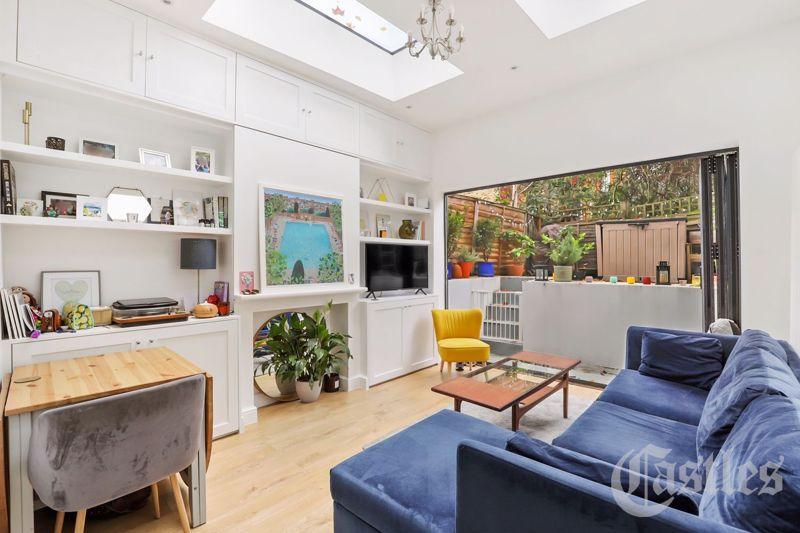 Priory Road, N8 2 bed apartment for sale £550,000