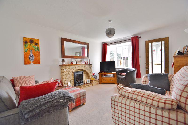 Vane Road, Thame 3 bed semidetached house £440,000