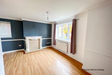 2 bedroom flat for sale - Haweswater Road, Kettering