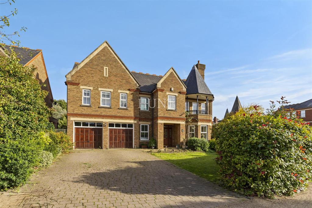 Clarence Gate, Woodford Green IG8 7 bed detached house for sale £