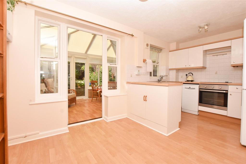 Glessing Road, Stone Cross, Pevensey 3 bed terraced house £315,000