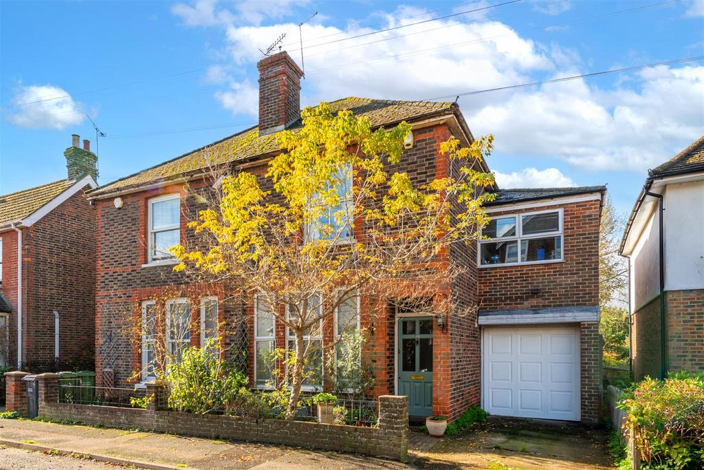 Charlesfield Road, Horley 4 bed semidetached house £475,000
