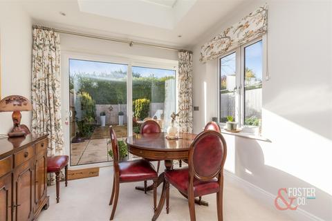 8 Beacon Close, Rottingdean, Brighton, BN2 7FY