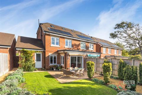 8 Beacon Close, Rottingdean, Brighton, BN2 7FY