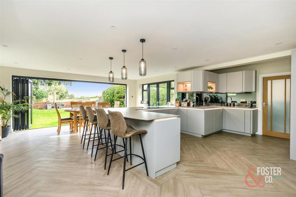 Mill Drive, Henfield 4 bed detached house for sale £875,000