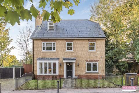5 bedroom detached house for sale - Henrietta Gardens, Winchmore Hill, N21