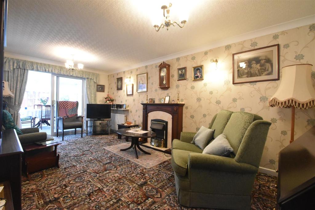 49 Falcons Way, Shrewsbury, SY3 8ZG 2 bed detached bungalow for sale