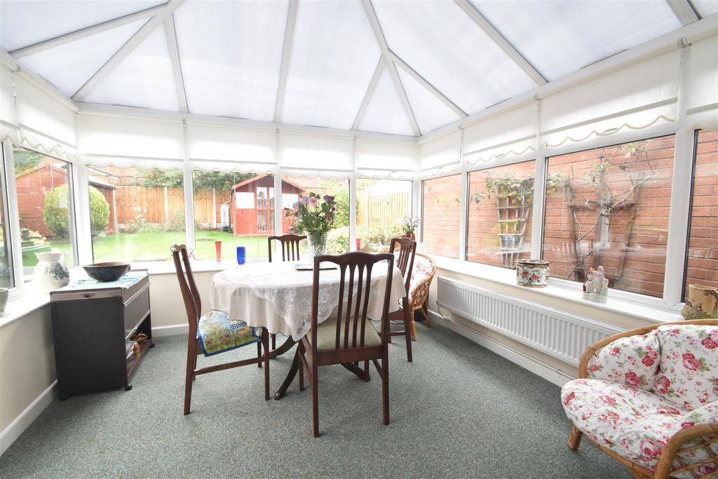 49 Falcons Way, Shrewsbury, SY3 8ZG 2 bed detached bungalow for sale