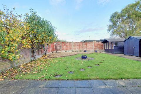 2 bedroom detached bungalow for sale - Alton Park, Beeford