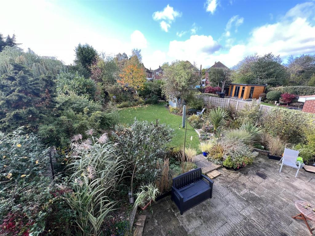 Fabian Crescent, Shirley, Solihull 3 bed semidetached house £385,000