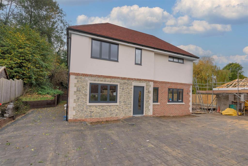 The Quarries, Boughton Monchelsea... 4 bed detached house £875,000