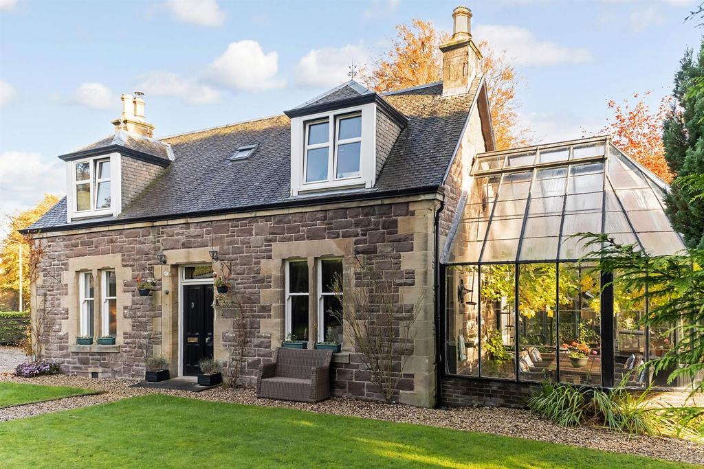 Braewater, Kirkfield Road, Kirkfieldbank 3 bed cottage £288,995