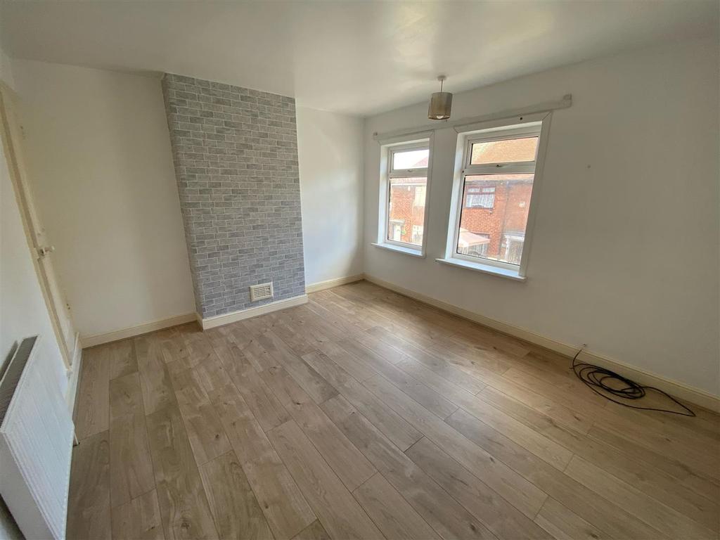 Thoresby Street, Mansfield 2 bed terraced house £625 pcm (£144 pw)