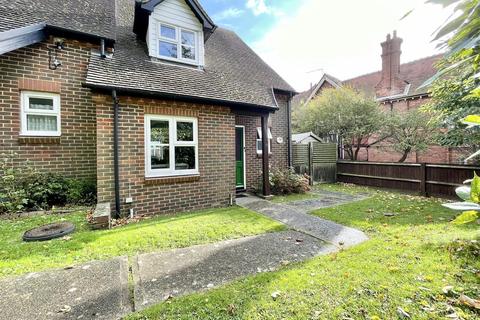 2 bedroom end of terrace house for sale - Bishops Gardens, Rotherfield Avenue, Bexhill-On-Sea