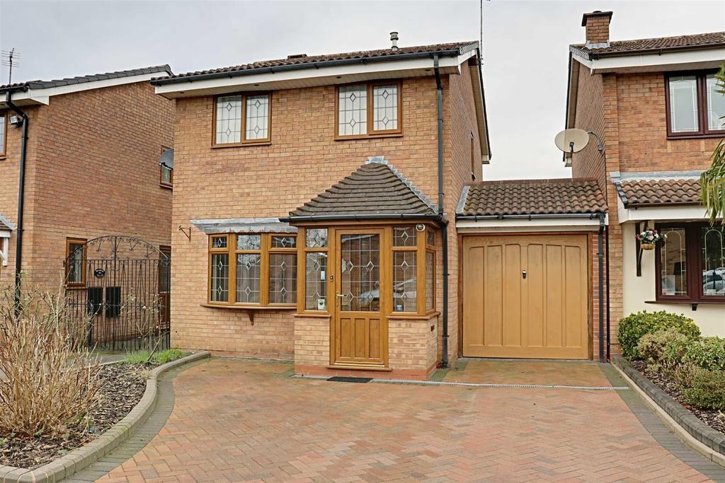 Churston Close, Turnberry, Bloxwich 3 bed detached house £995 pcm (£
