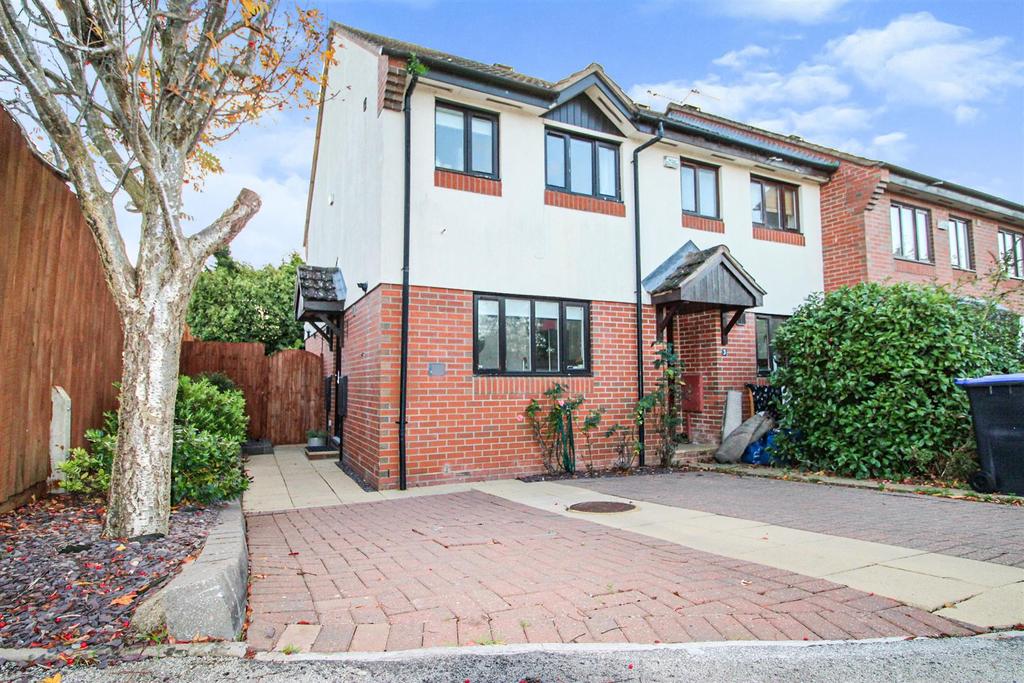 Lay Gardens, Radford Semele... 2 bed end of terrace house £270,000