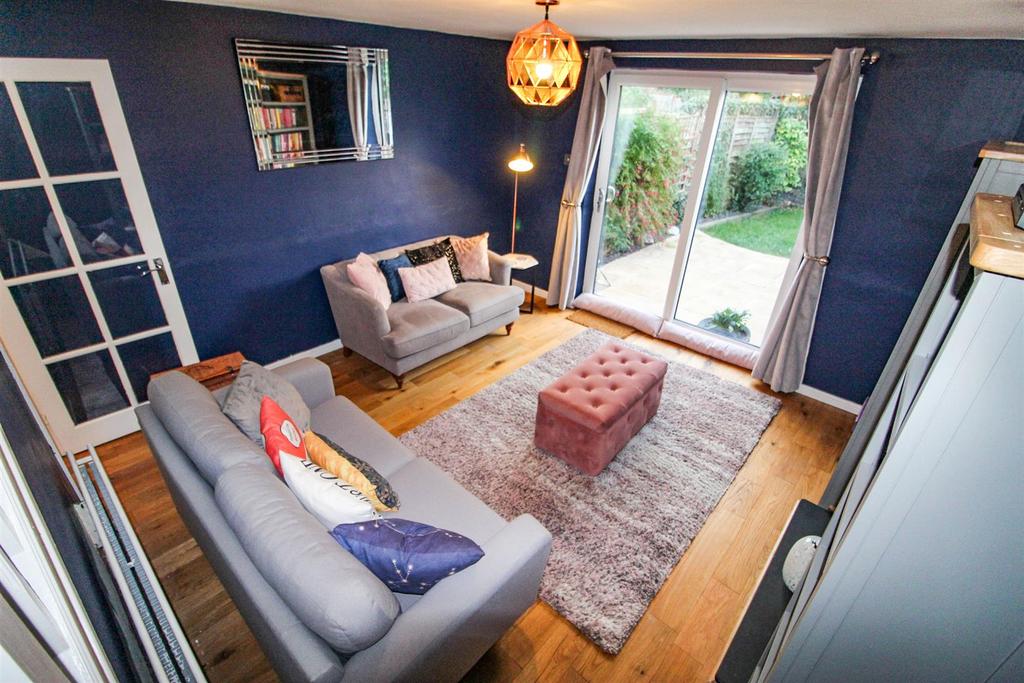 Lay Gardens, Radford Semele... 2 bed end of terrace house £270,000