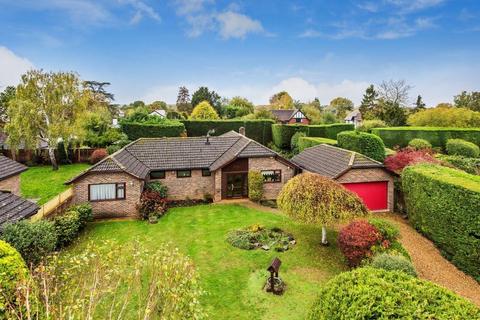 4 bedroom detached bungalow for sale - MILL CLOSE, GREAT BOOKHAM, KT23