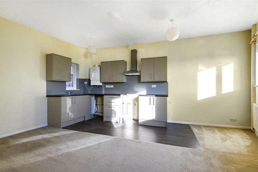Street, Hailsham 2 bed flat £895 pcm (£207 pw)
