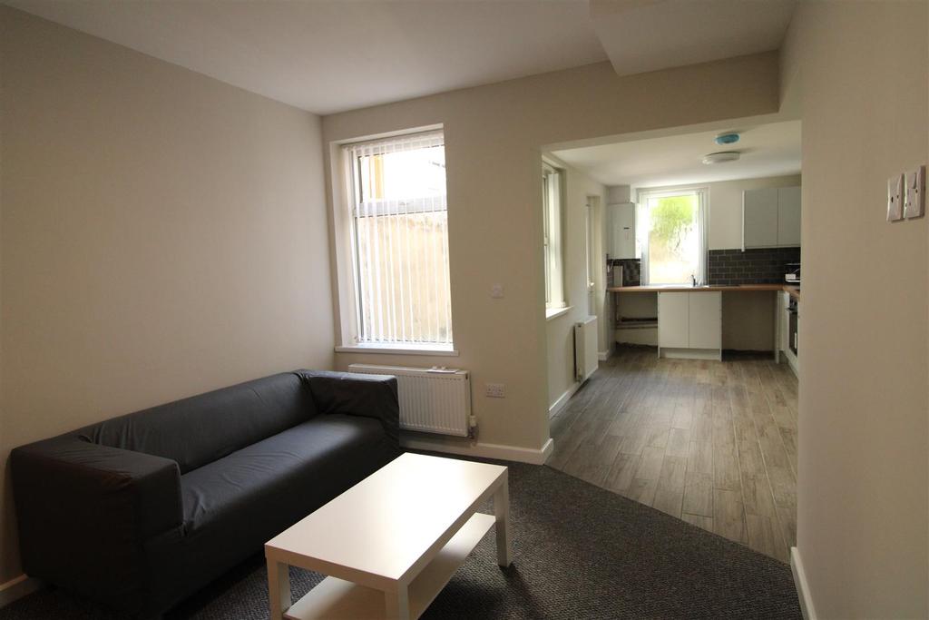 Balmoral Road, Lancaster 4 bed private hall to rent £2,565 pcm (£592 pw)
