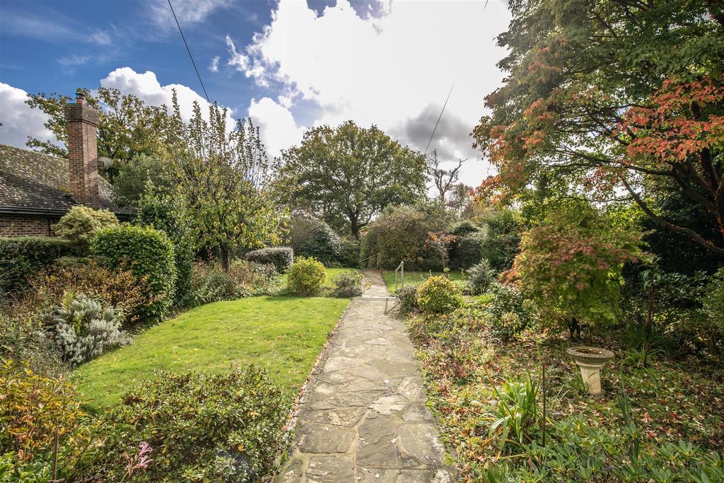 Limes Lane, Buxted, Uckfield 3 bed detached house £775,000