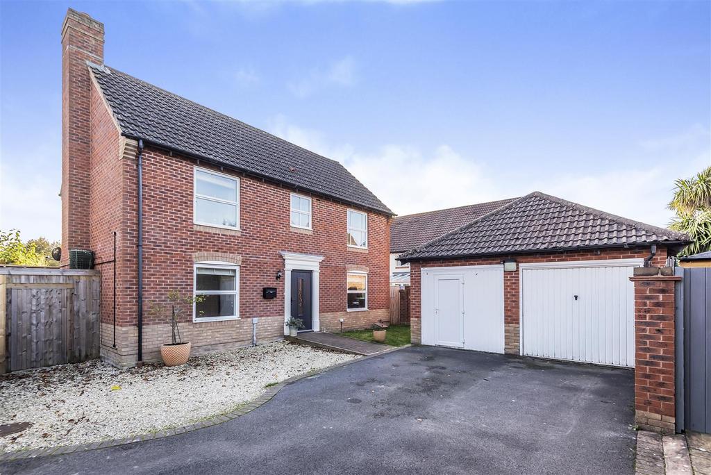 Reeves Road, Devizes 4 bed detached house for sale £445,000