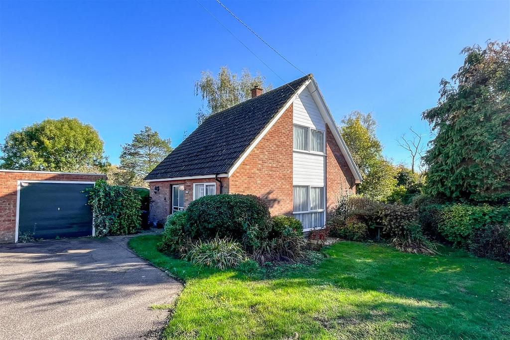 Hadleigh Road, Elmsett, Ipswich 3 bed chalet for sale £400,000