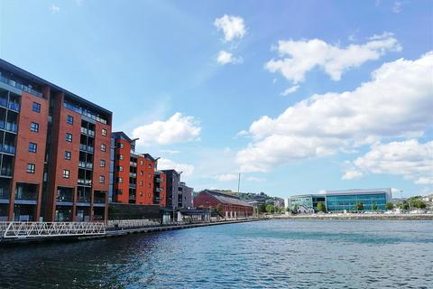 1 bedroom apartment for sale, Altamar, Kings Road, Marina, Swansea