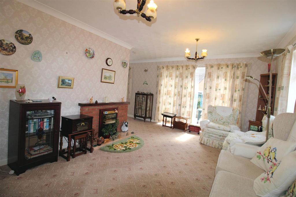 Dersingham 3 bed detached bungalow £300,000