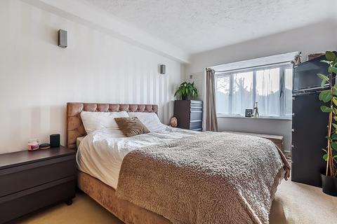 2 Rembrandt Court, Epsom, KT19 0SB