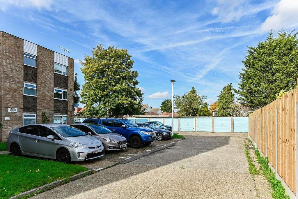 12 Morley Court-14.jpg