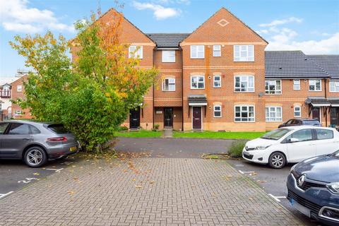 2 bedroom flat for sale - Walnut Tree Close, Guildford