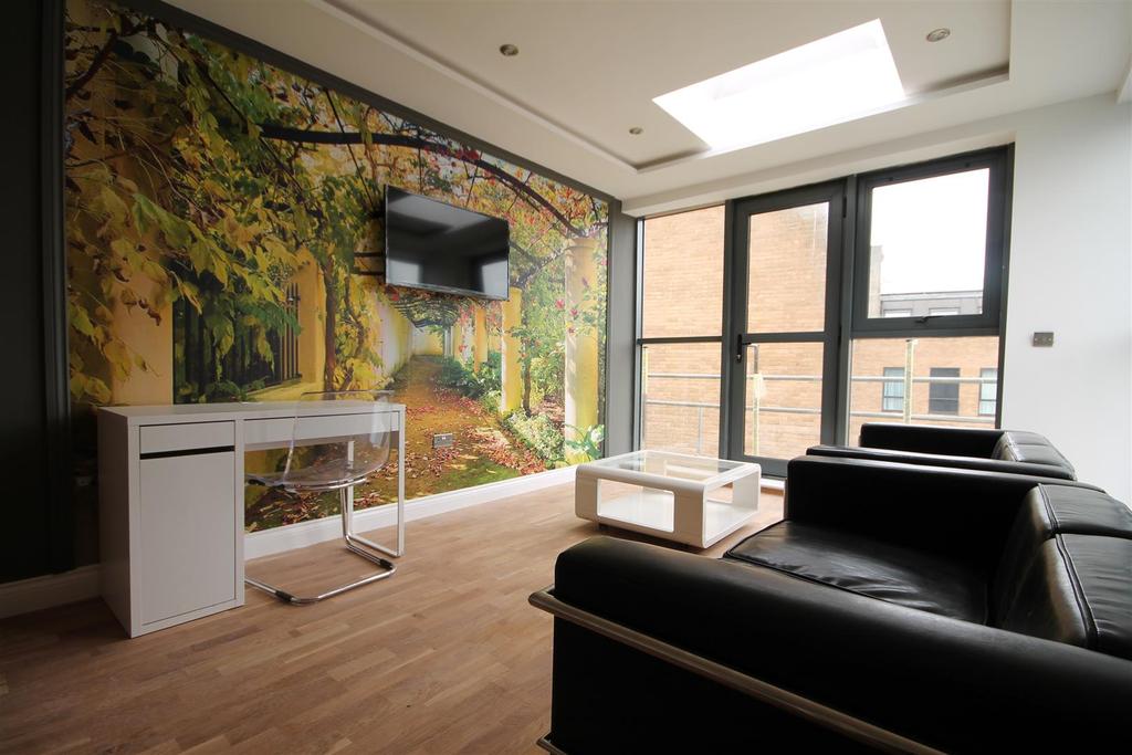 Falconars House, City Centre 3 bed apartment £2,257 pcm (£521 pw)