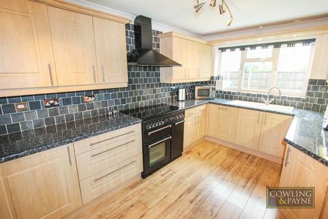 5 bedroom detached house for sale - Cranfield Park Road, Wickford