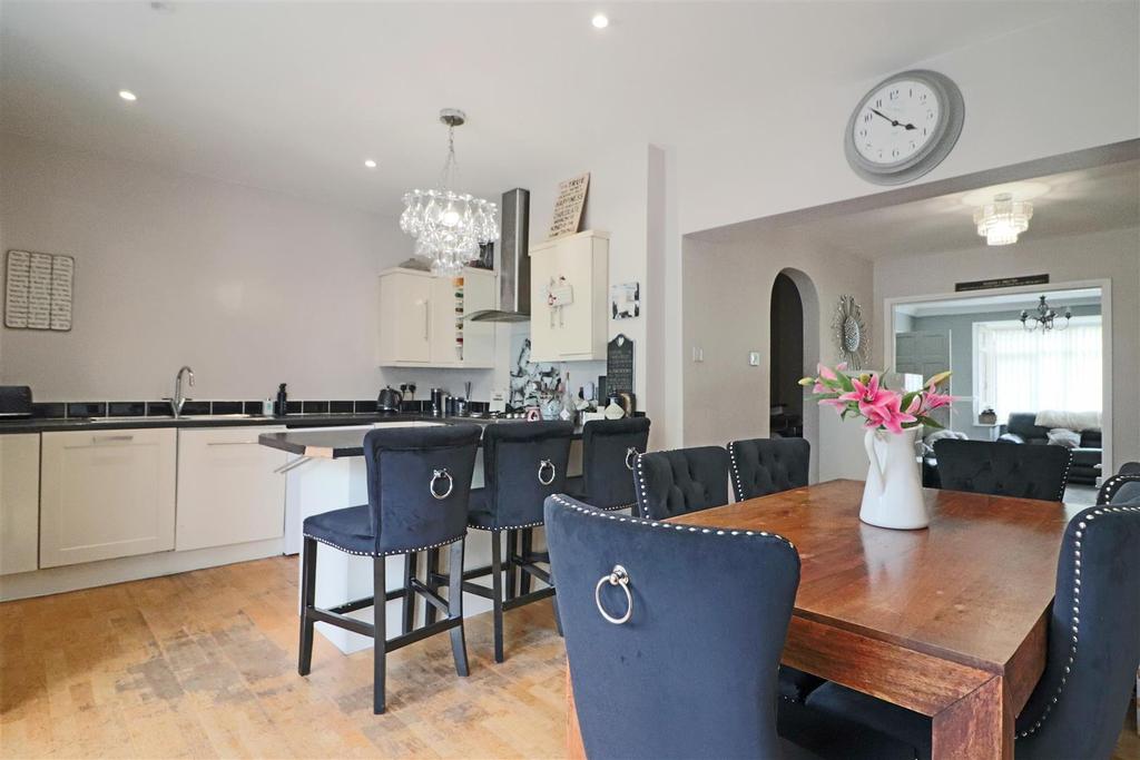 Orpin Road, Merstham, Redhill 4 bed semidetached house £650,000