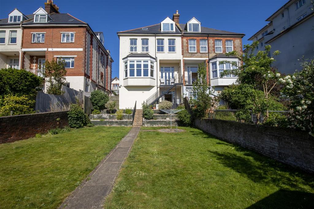 Chapel Park Road, St. LeonardsOnSea 2 bed flat £250,000