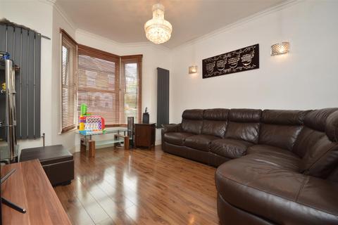 5 bedroom terraced house for sale, Eighth Avenue, E12 5JN