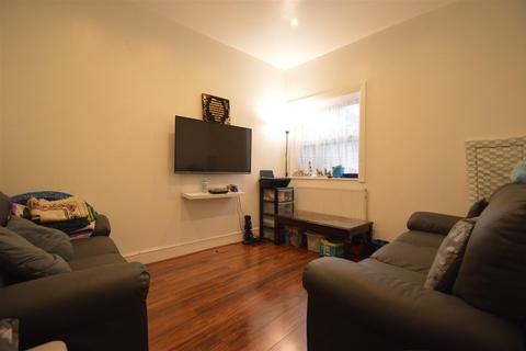 5 bedroom terraced house for sale, Eighth Avenue, E12 5JN