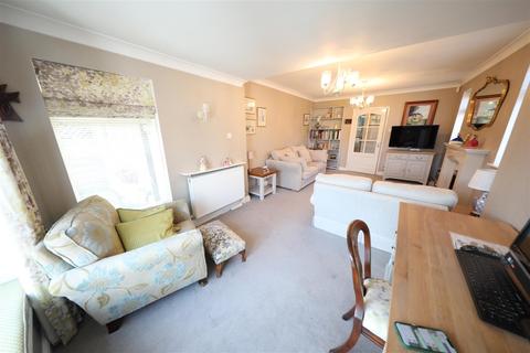 2 bedroom semi-detached bungalow for sale - The Spinney, Cottingham