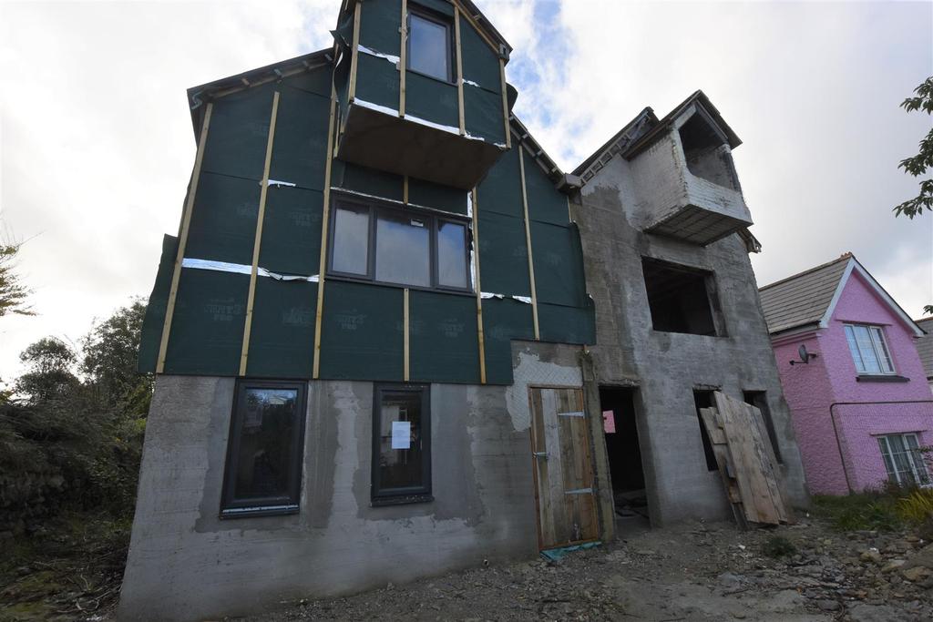 Mount Carbis Road, Redruth 4 bed semidetached house £200,000