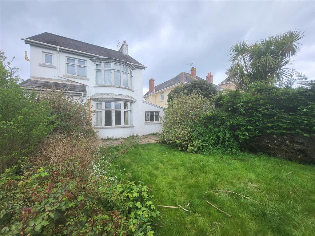 Serpentine Road, TENBY... 3 bed detached house £300,000