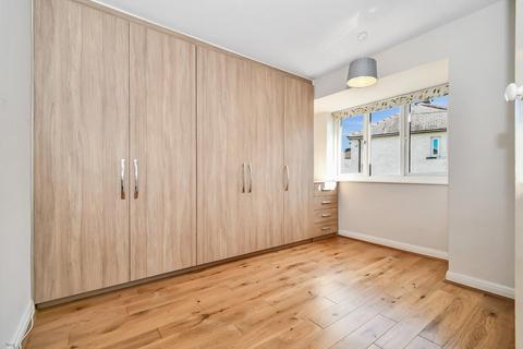 Lindley Apperley Lane, Yeadon, Leeds, LS19 6BY